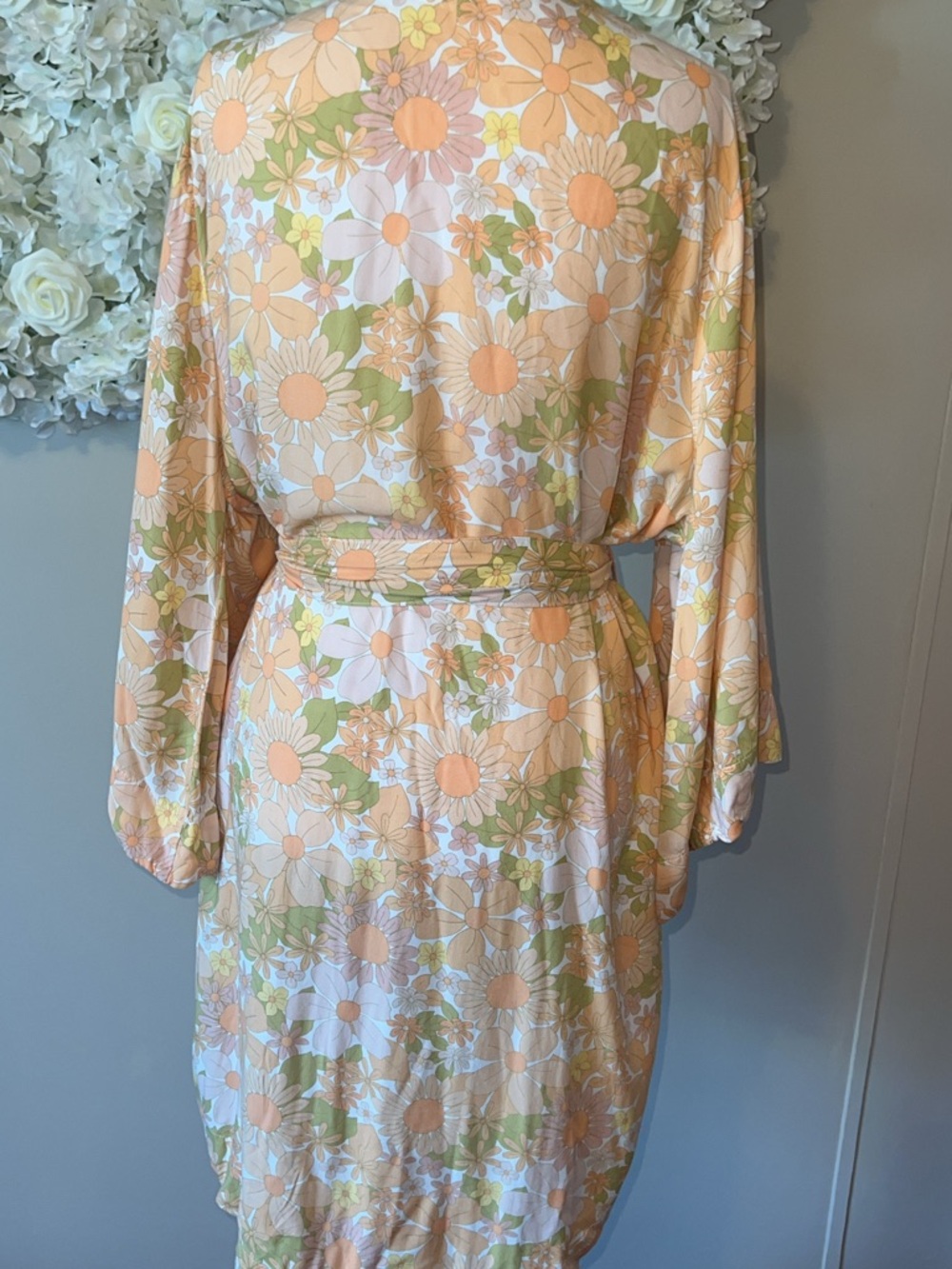 PIYAMA Floral Wrap Duster Robe in Peach, White & Olive Lightweight - Picture 6 of 9